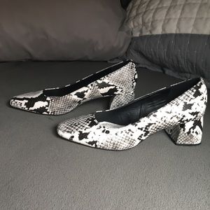 Zara 39 snake skin pumps